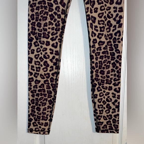 Good American Core Strength Leggings in Cheetah - Women’s Size S - Picture 8 of 12